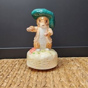 VINTAGE 1988 Schmid Old Benjamin Bunny Music Box Ceramic Figurine Beatrix Potter